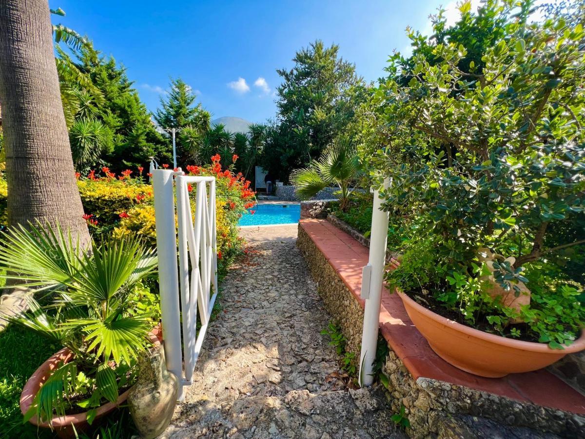 Villa Talia คารินิ ภายนอก รูปภาพ