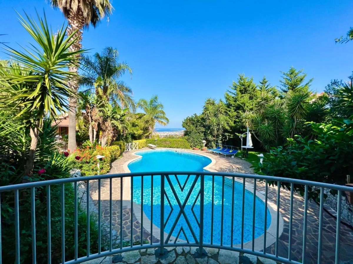 Villa Talia คารินิ ภายนอก รูปภาพ